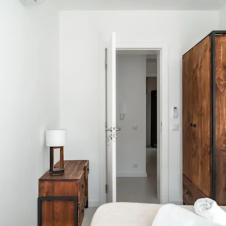 Lovely 2 Bedroom In The Heart Of * Lisbon