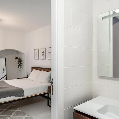 Lovely 2 Bedroom In The Heart Of * Lisboa