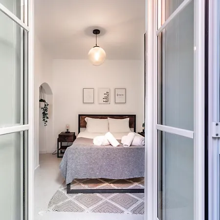 Lovely 2 Bedroom In The Heart Of Лиссабон